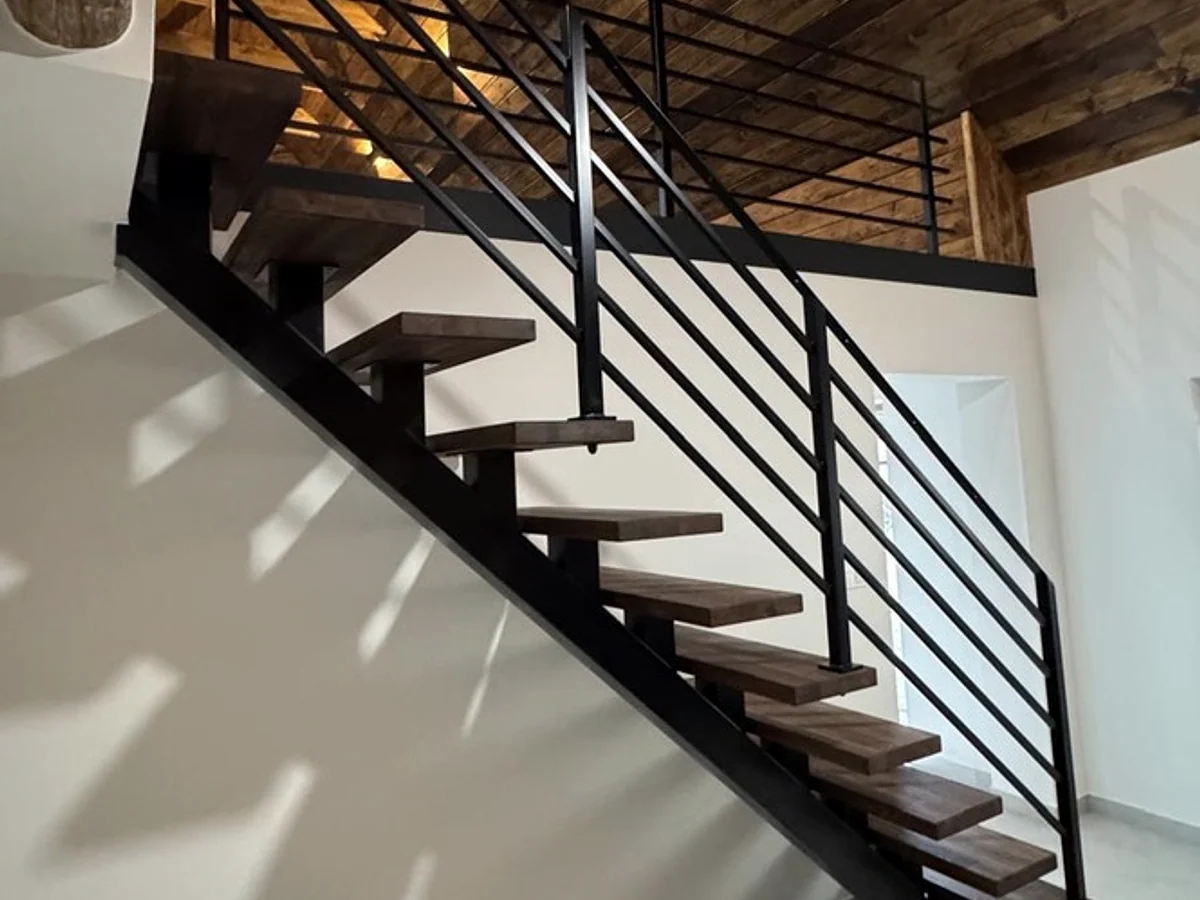 Flight with timber treads and light steel line.